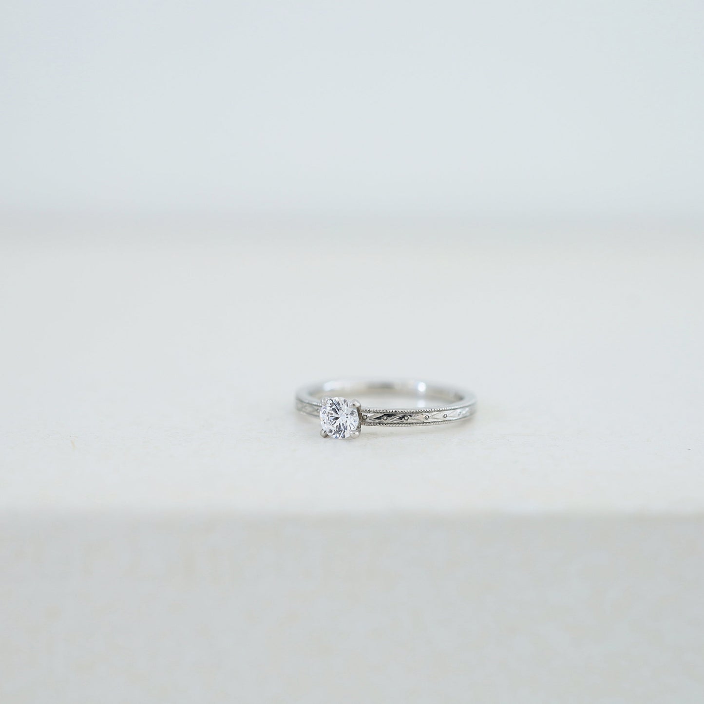 京都と大阪のオーダーメイド結婚指輪、アトリエタマリ。一粒ダイヤの婚約指輪、オリーブエンゲージリング。