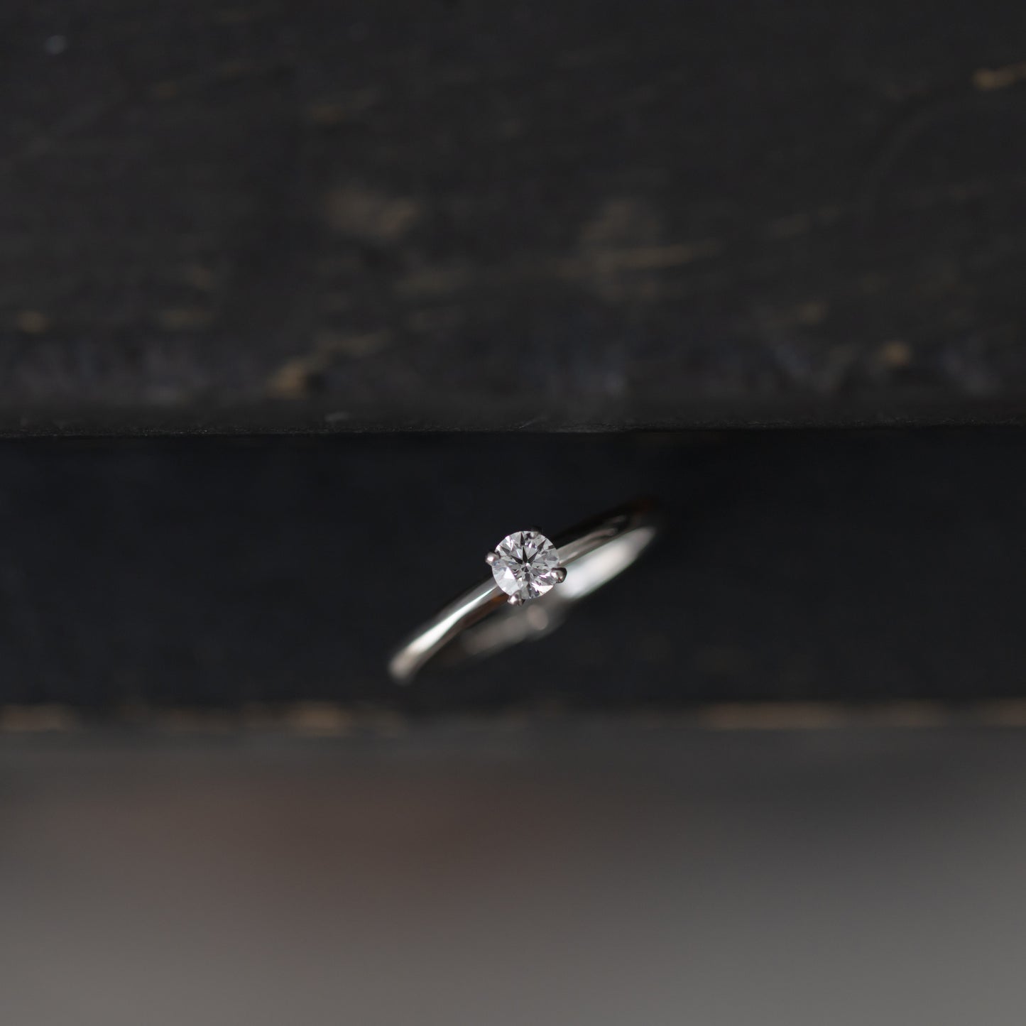 京都と大阪のオーダーメイド結婚指輪、アトリエタマリ。一粒ダイヤの婚約指輪、デザインクラシック。