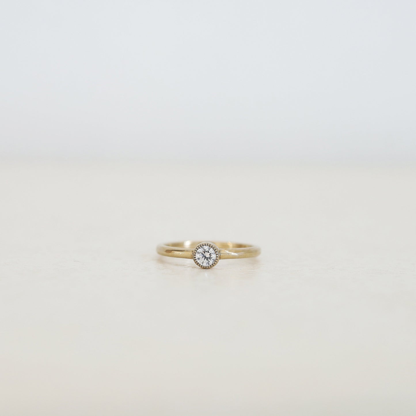 京都と大阪のオーダーメイド結婚指輪、アトリエタマリ。一粒ダイヤの婚約指輪、フルールエンゲージリング。