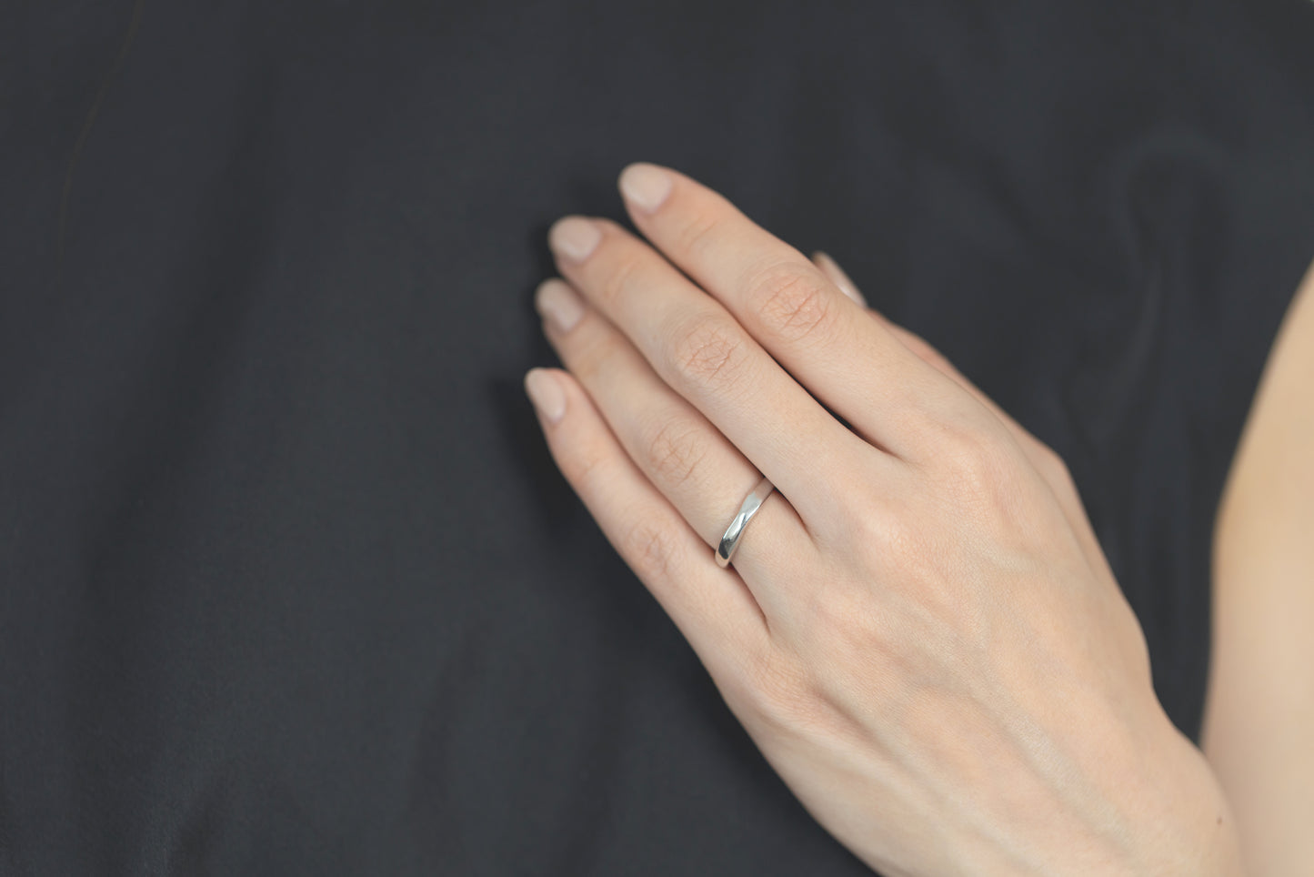 アトリエタマリの結婚指輪、デザイン雲、着用イメージ