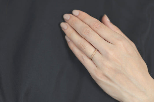 アトリエタマリの結婚指輪、デザインミモザ、着用イメージ