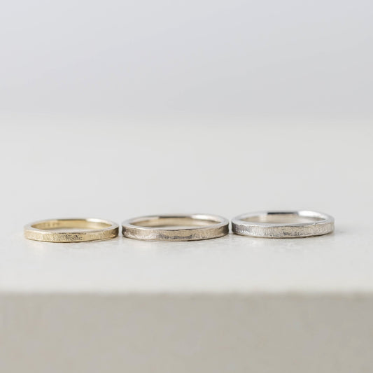 アトリエタマリの結婚指輪、木肌の風合いを表現した木目のデザイン