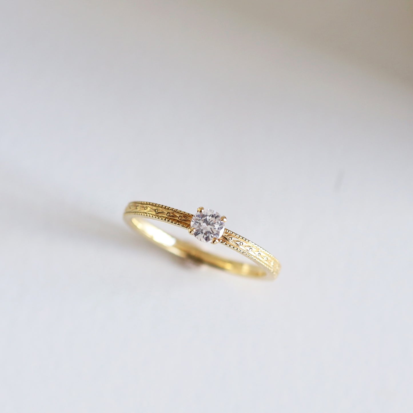 京都と大阪のオーダーメイド結婚指輪、アトリエタマリ。一粒ダイヤの婚約指輪、オリーブエンゲージリング。