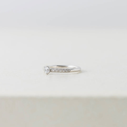 京都と大阪のオーダーメイド結婚指輪、アトリエタマリ。一粒ダイヤの婚約指輪、パヴェエンゲージリング。