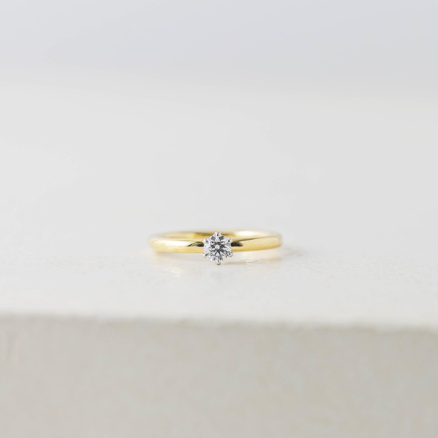 京都と大阪のオーダーメイド結婚指輪、アトリエタマリ。一粒ダイヤの婚約指輪、デザインラウンド。