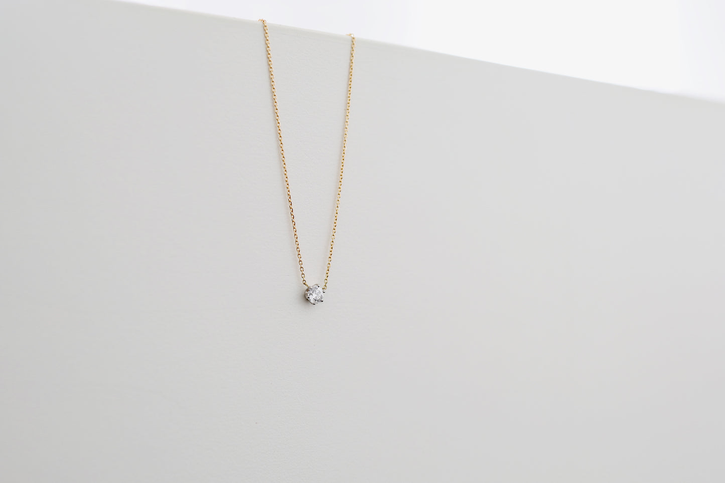 エンゲージネックレス（一粒ダイヤのネックレス）