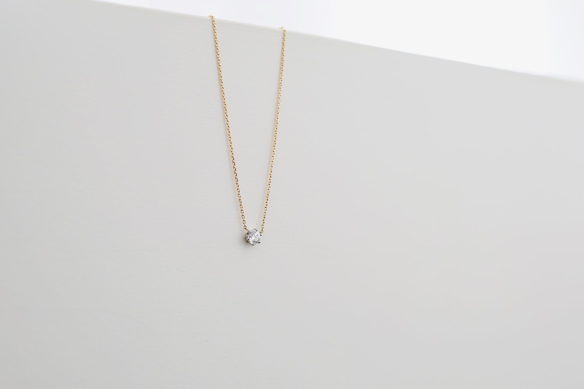 エンゲージネックレス（一粒ダイヤのネックレス）