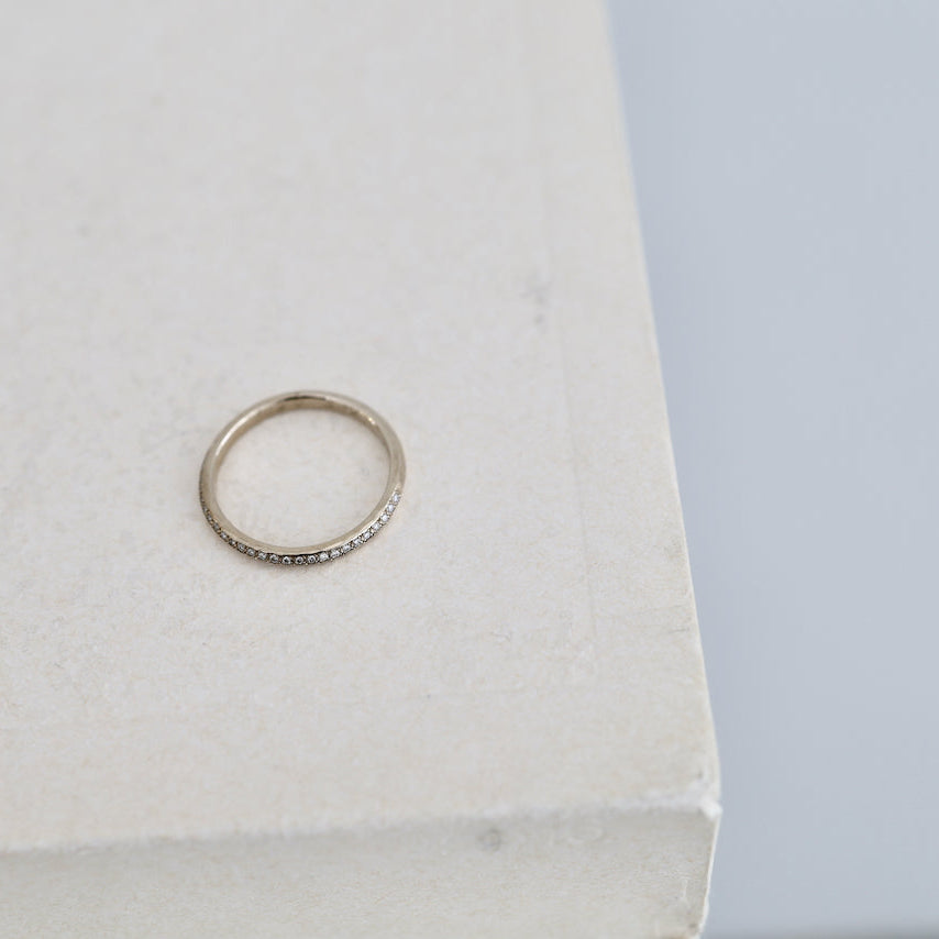 knife edge eternity(ナイフエッジハーフエタニティ）