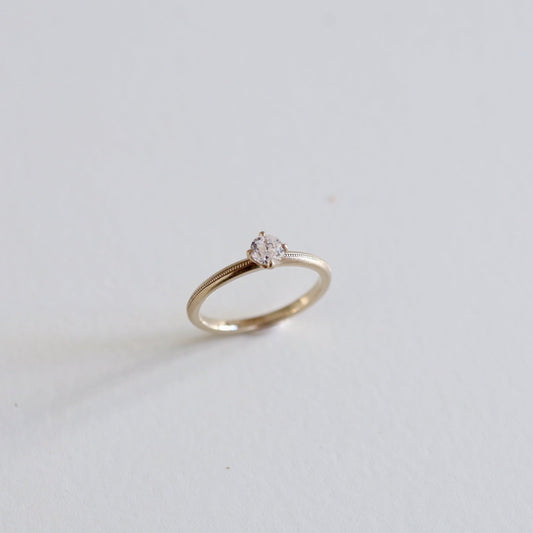京都と大阪のオーダーメイド結婚指輪、アトリエタマリ。一粒ダイヤの婚約指輪、デザインクラシック。