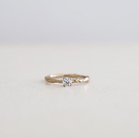 melt engagement ring（メルトエンゲージリング)