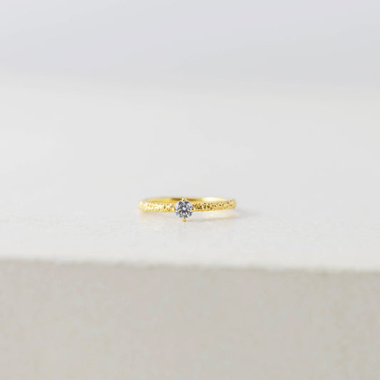 京都と大阪のオーダーメイド結婚指輪、アトリエタマリ。一粒ダイヤの婚約指輪、ミモザエンゲージリング。