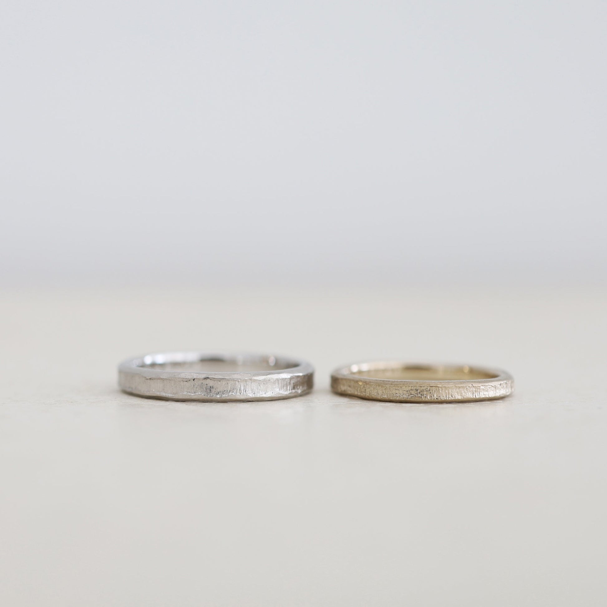 アトリエタマリの結婚指輪、木肌の風合いを表現した木目のデザイン