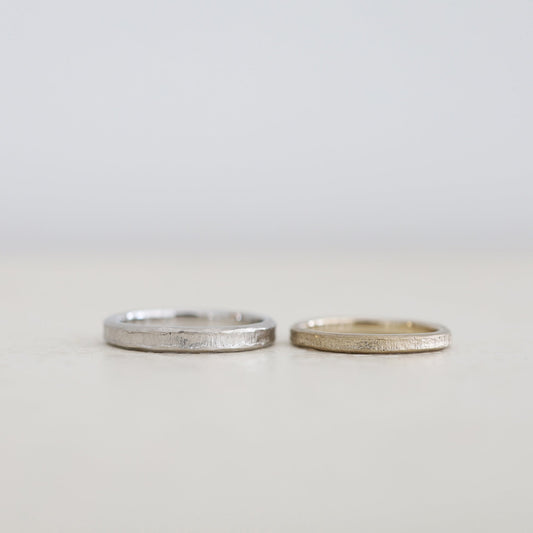 アトリエタマリの結婚指輪、木肌の風合いを表現した木目のデザイン