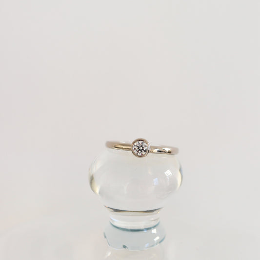 京都・大阪心斎橋　アトリエタマリの婚約指輪デザイン「フルール」シンプルな鏡面仕上げ