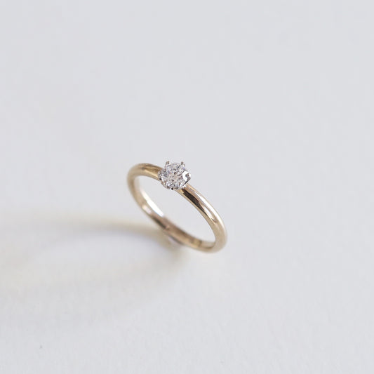 京都と大阪のオーダーメイド結婚指輪、アトリエタマリ。一粒ダイヤの婚約指輪、デザインラウンド。