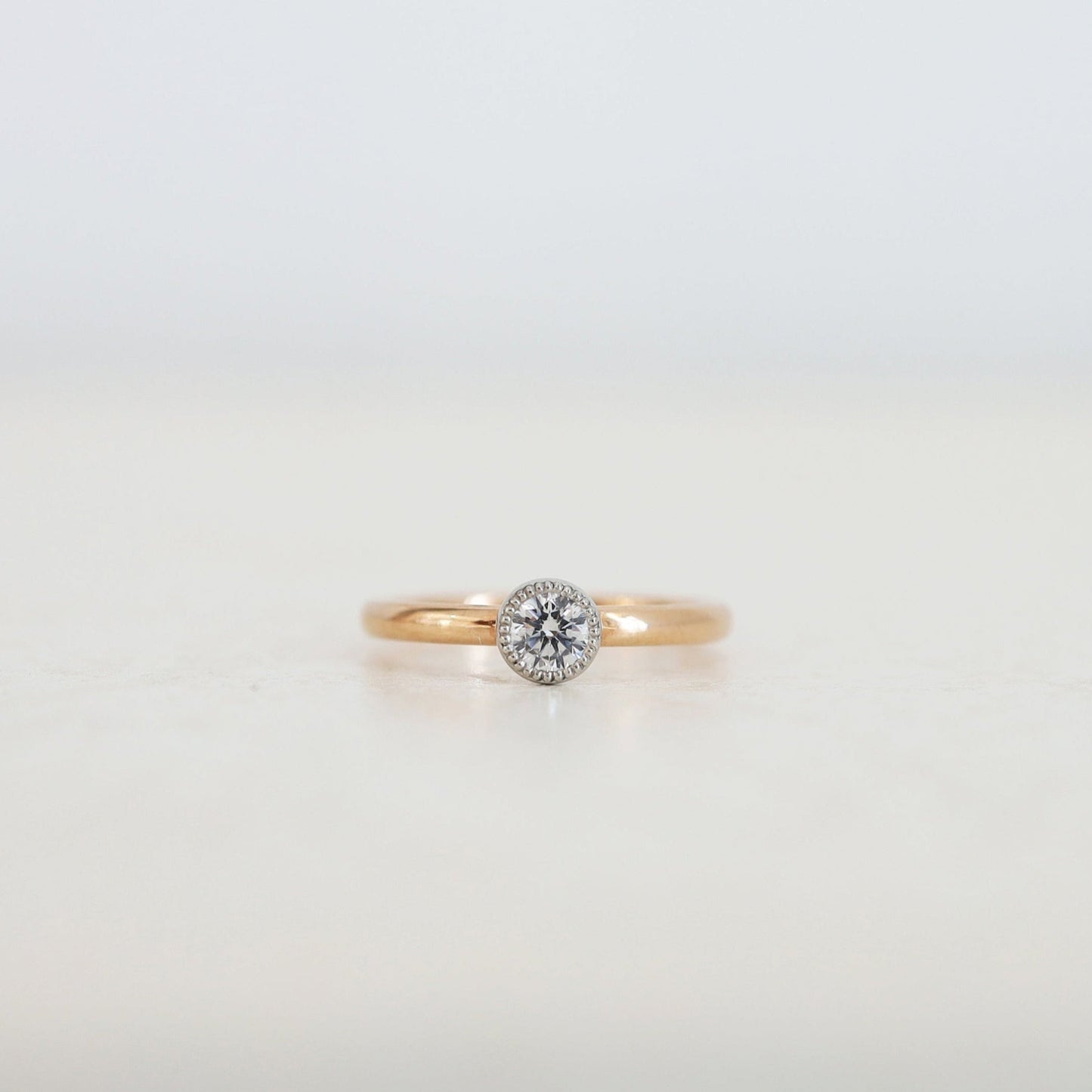 京都と大阪のオーダーメイド結婚指輪、アトリエタマリ。一粒ダイヤの婚約指輪、デザインドロップ。
