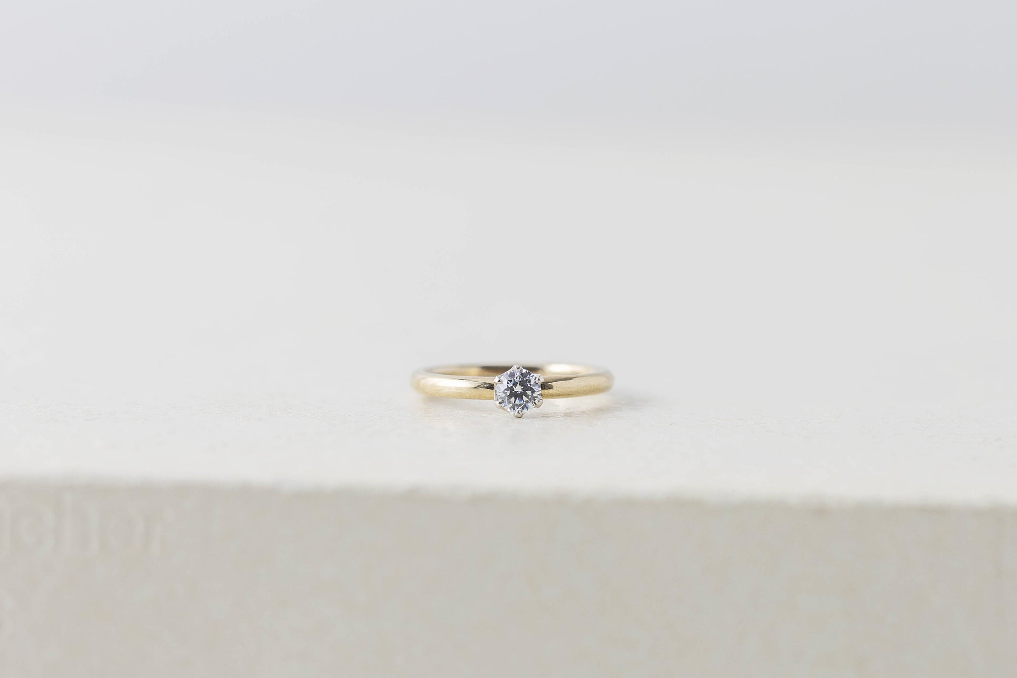 round（ラウンド）engagement ring