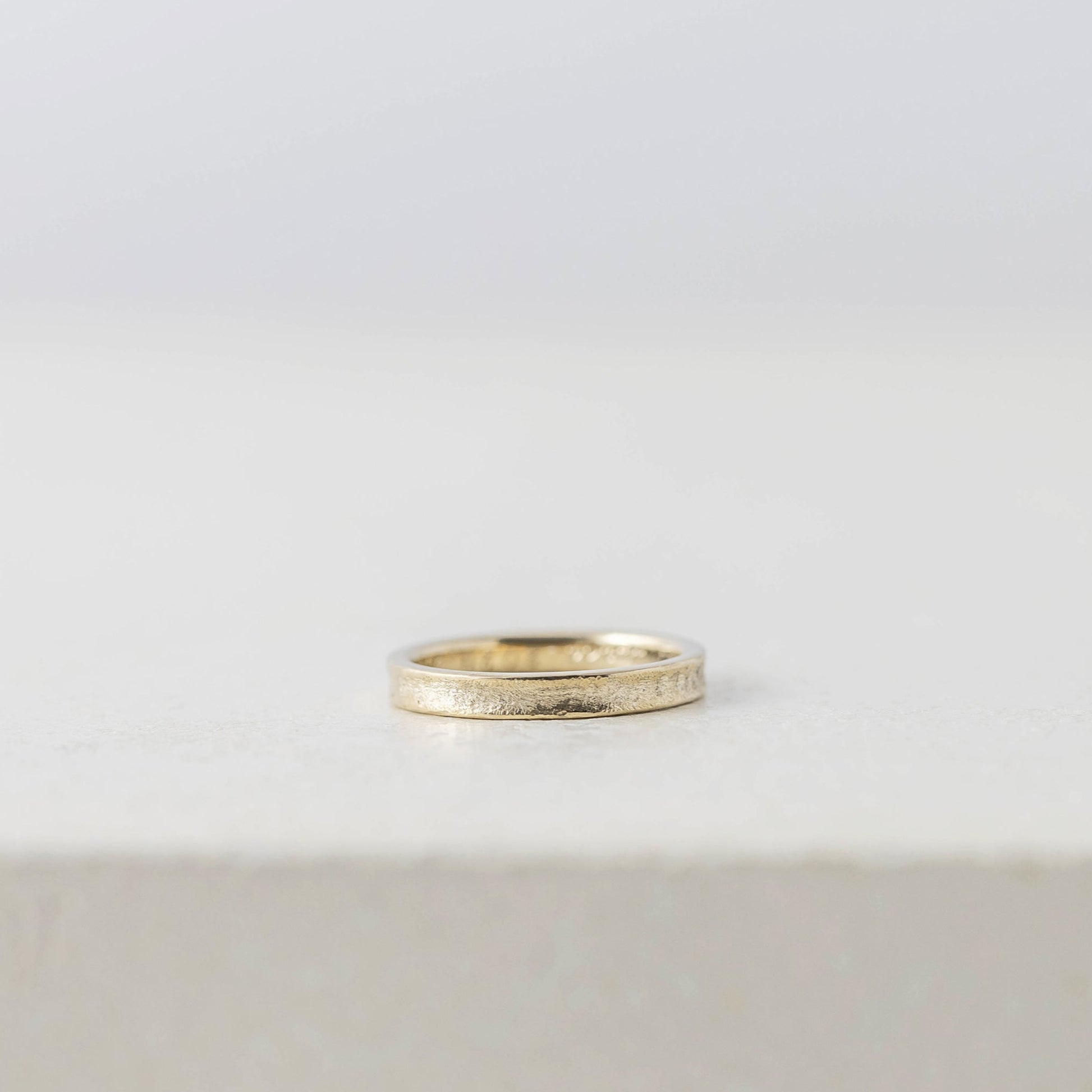 アトリエタマリの結婚指輪、奥行きのある空のデザイン