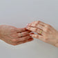 大阪心斎橋・京都オーダーメイドリング アトリエタマリの結婚指輪スウェルリング 甲丸リング K18 着用写真 夫婦
