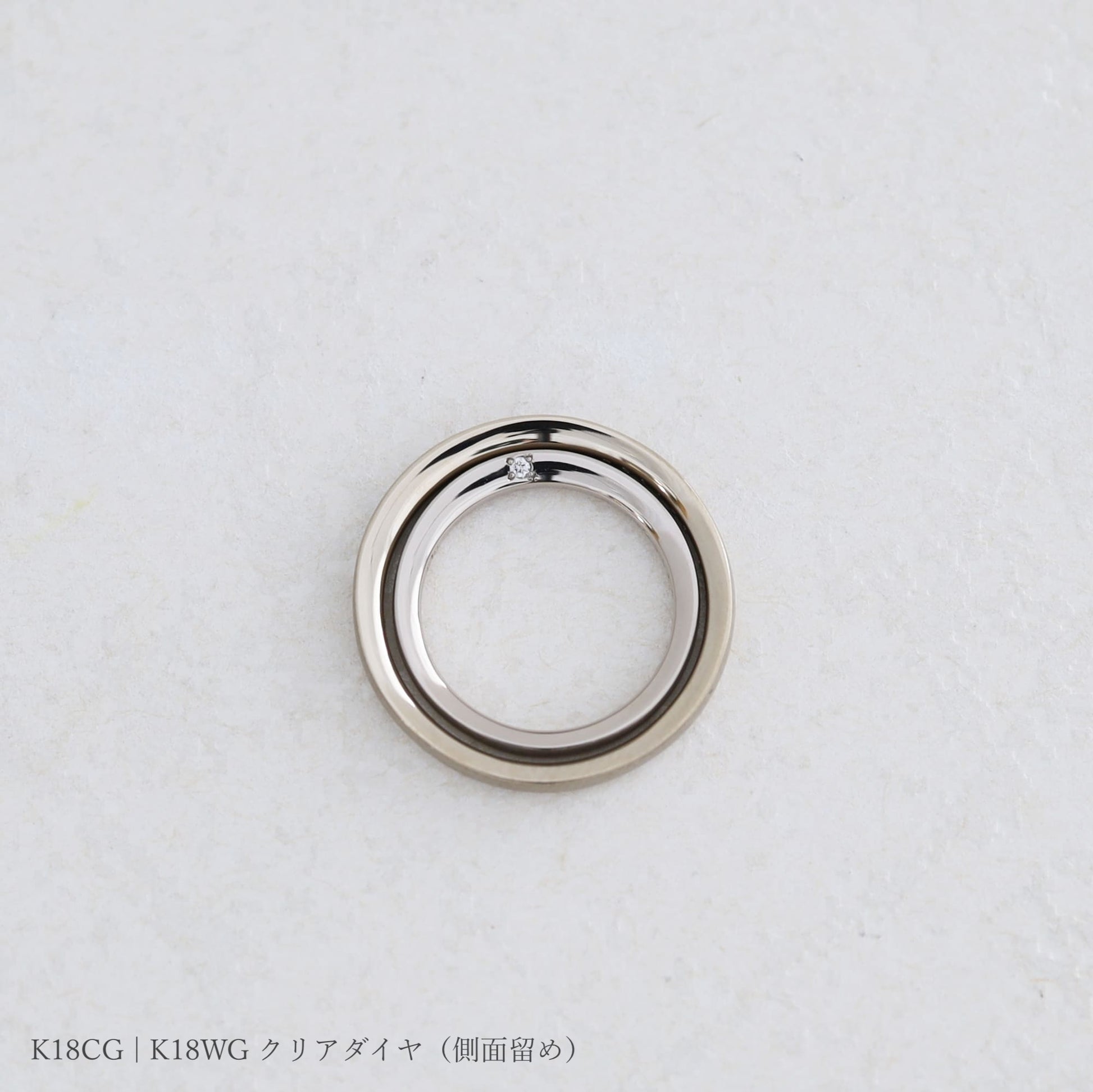 大阪心斎橋・京都カスタムオーダーメイドリング アトリエタマリの結婚指輪 オリジナルデザインクレセント 側面にダイヤモンドを４点留めアレンジ