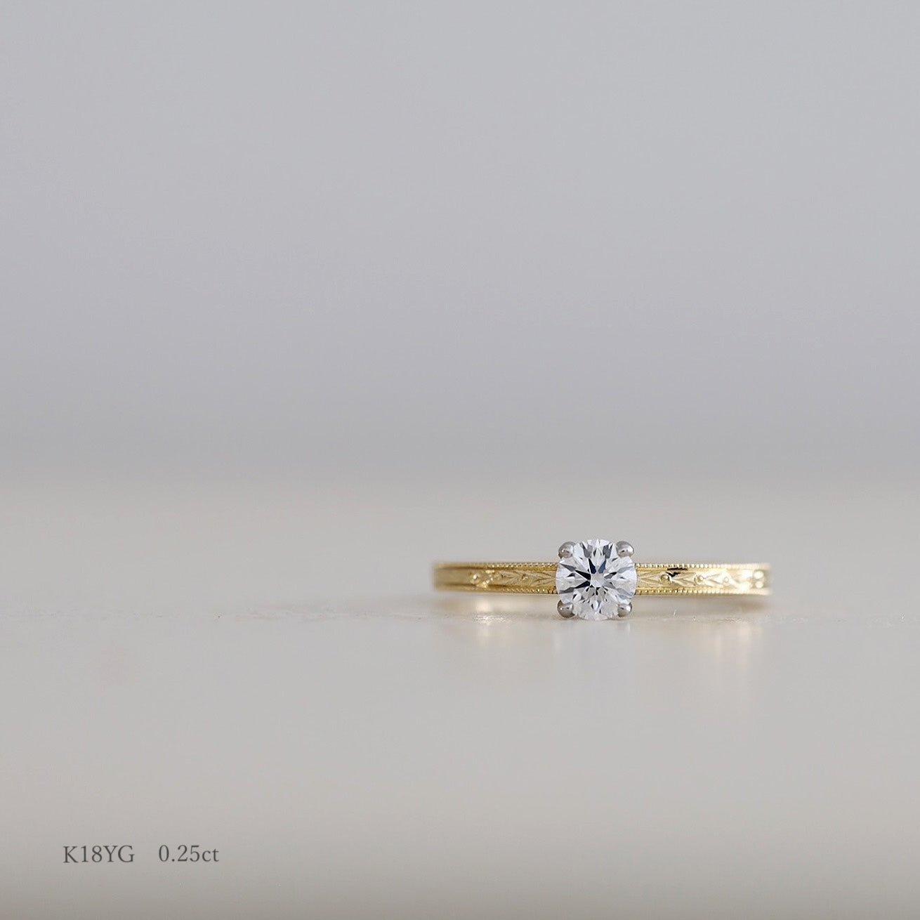 大阪心斎橋・京都オーダーメイドリング アトリエタマリが制作する婚約指輪 オリーブの彫り模様とミルグレインのデザイン K18
ゴールドで制作