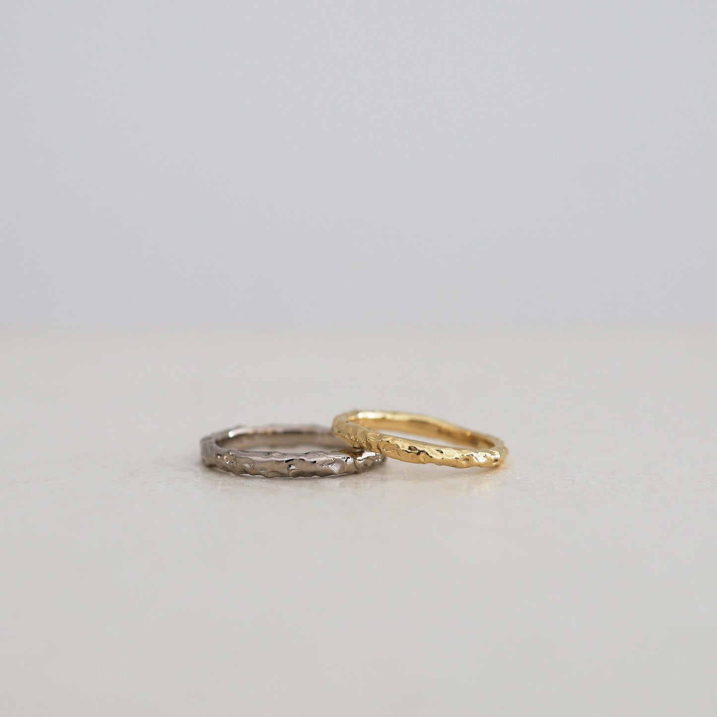 金属が溶け落ちる様を指輪に表現した結婚指輪｜大阪・京都のアトリエtamariが制作