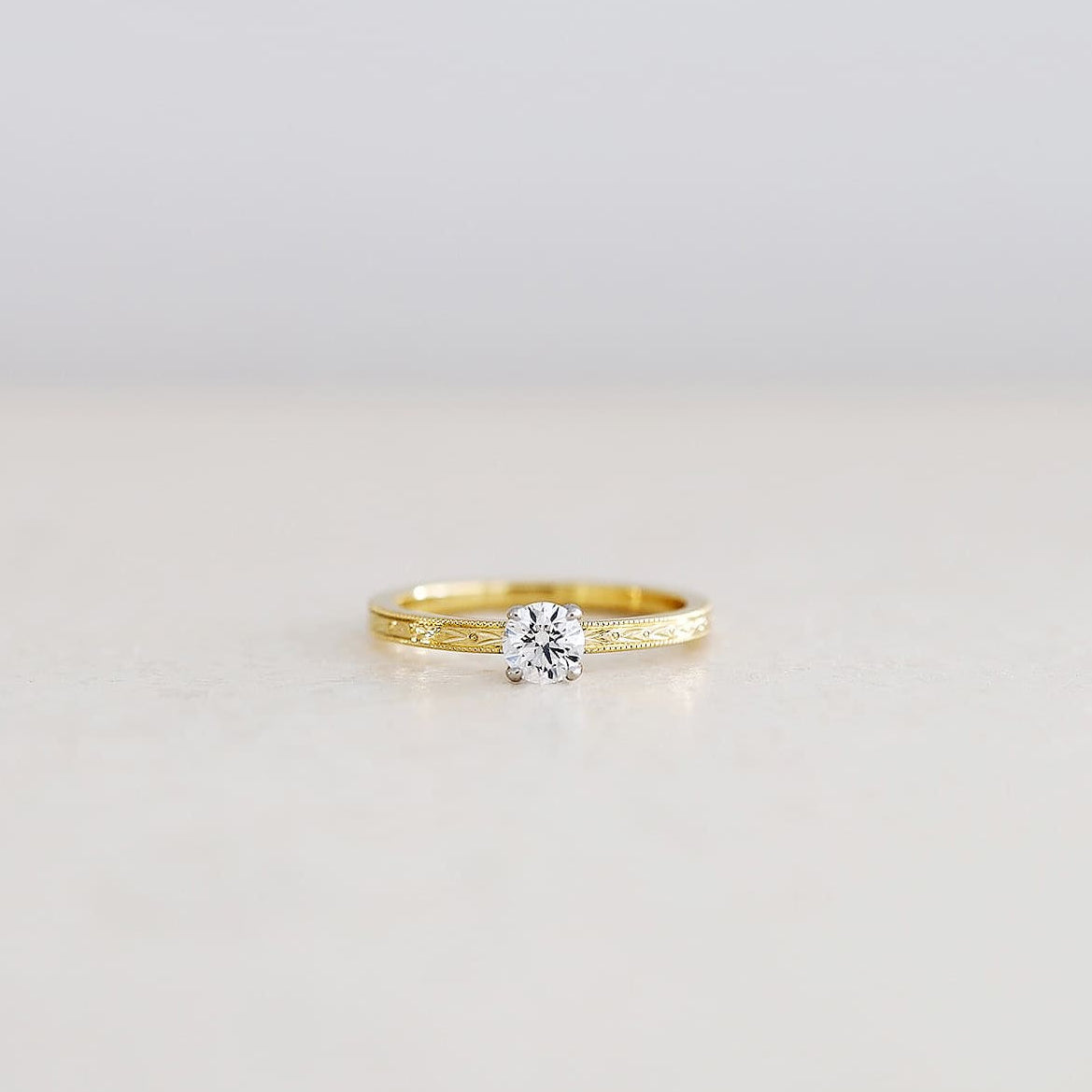 olive （オリーブ）engagement ring