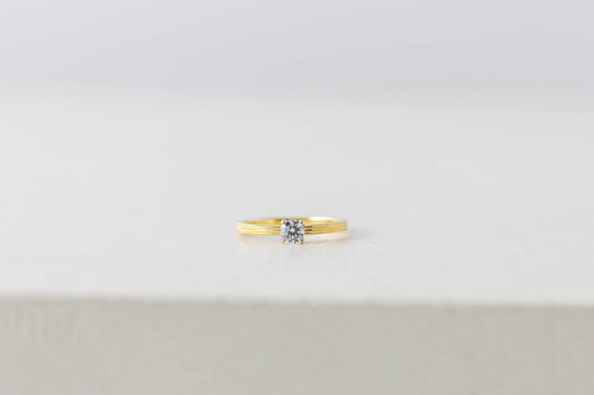 toujours engagement ring（トゥジュールエンゲージ）