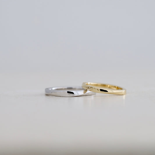全周をひねるデザイン K18イエローゴールドとプラチナのマリッジリング（結婚指輪）鏡面仕上げ